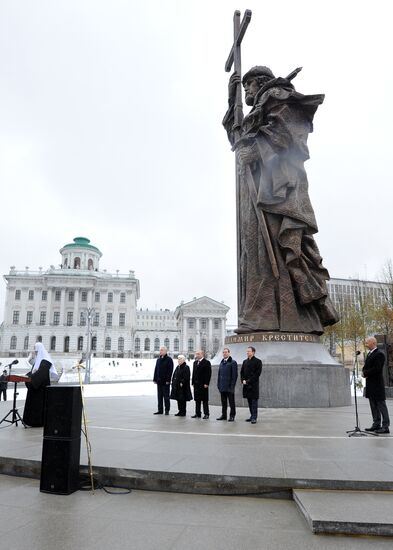 Russian President Vladimir Putin, Prime Minister Dmitry Medvedev attend ceremony to unveil Prince Vladimir monument in Moscow