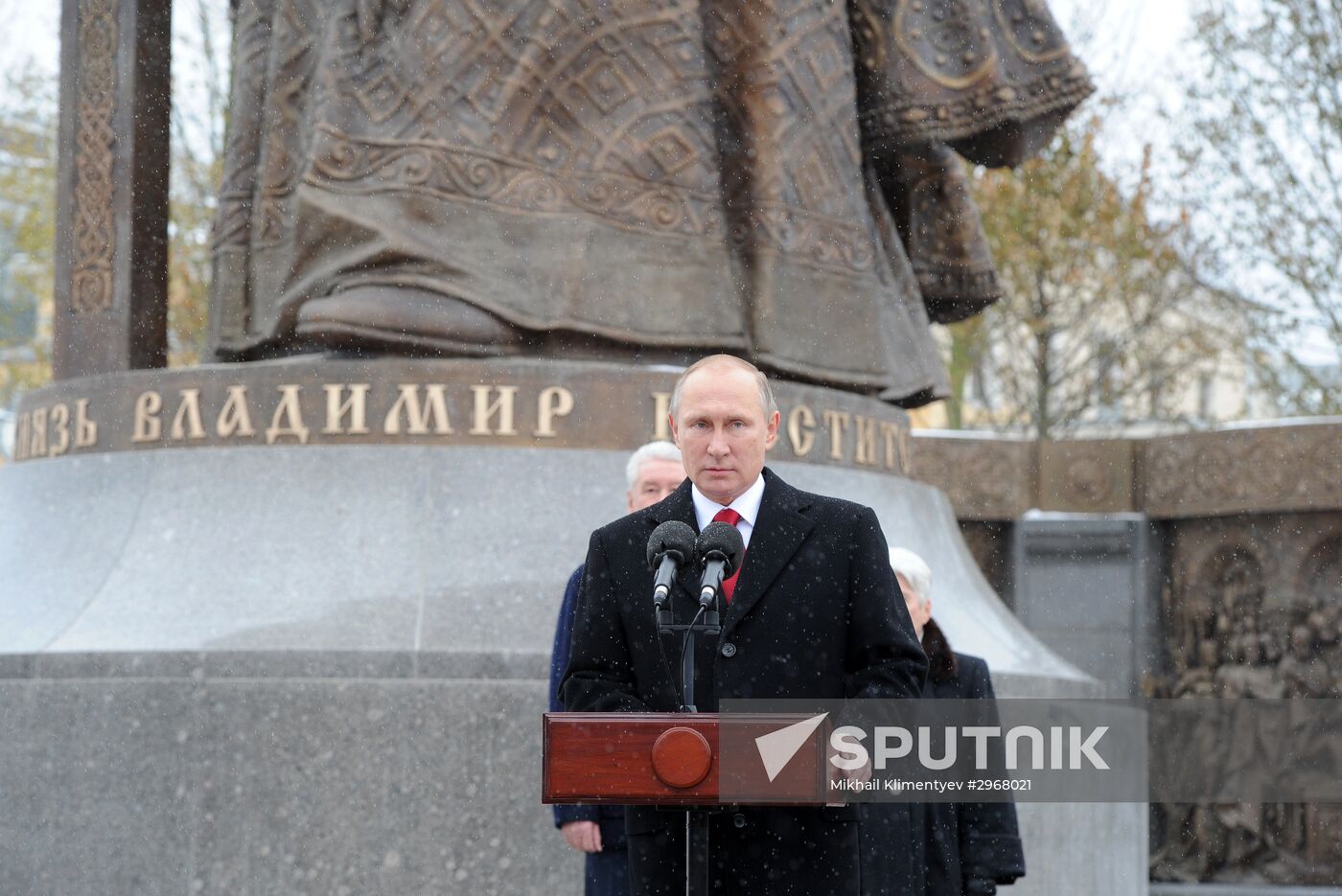 Russian President Vladimir Putin, Prime Minister Dmitry Medvedev attend ceremony to unveil Prince Vladimir monument in Moscow
