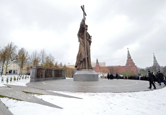 Prince Vladimir monument unveiled in Moscow