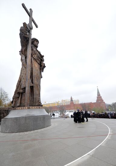 Prince Vladimir monument unveiled in Moscow