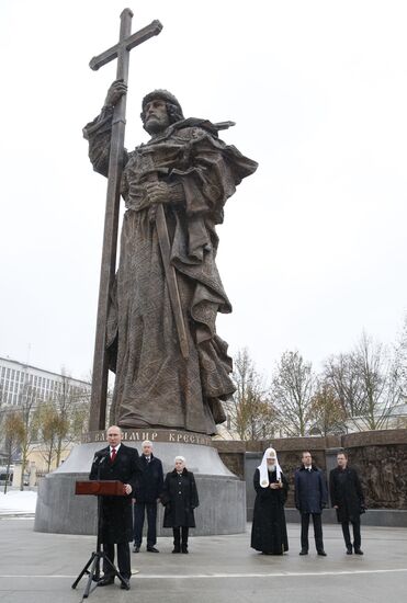 Russian President Vladimir Putin, Prime Minister Dmitry Medvedev attend ceremony to unveil Prince Vladimir monument in Moscow