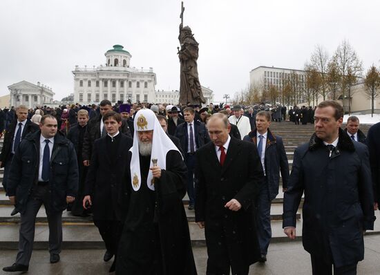 Russian President Vladimir Putin, Prime Minister Dmitry Medvedev attend ceremony to unveil Prince Vladimir monument in Moscow