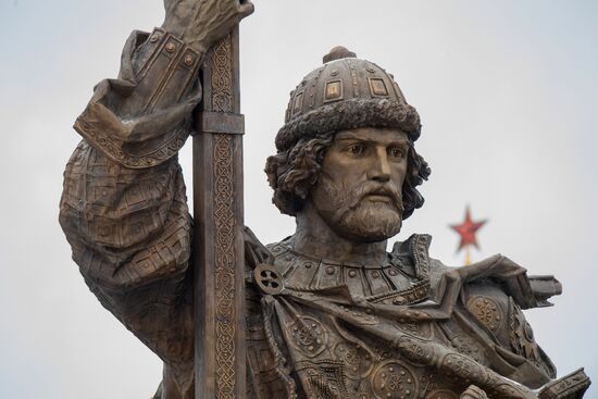 Prince Vladimir monument unveiled in Moscow