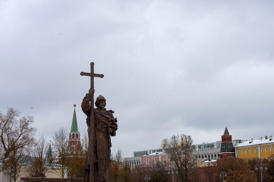 Prince Vladimir monument unveiled in Moscow