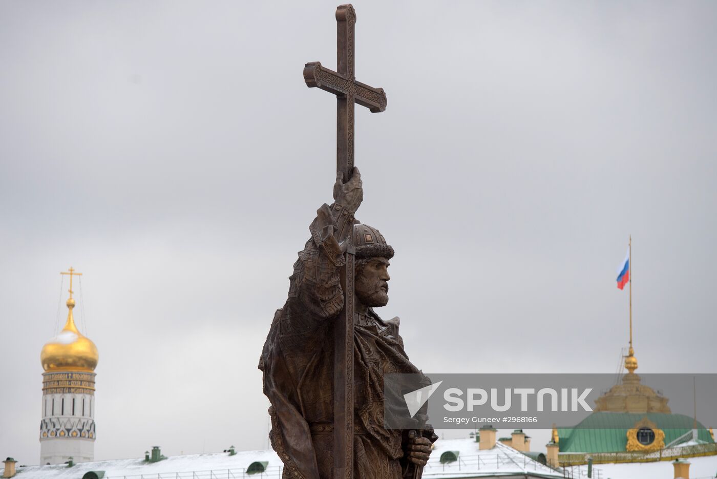 Prince Vladimir monument unveiled in Moscow