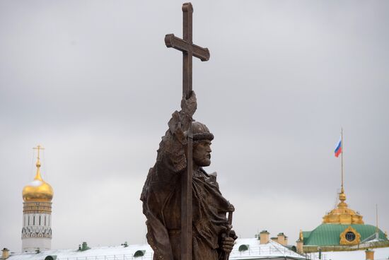 Prince Vladimir monument unveiled in Moscow