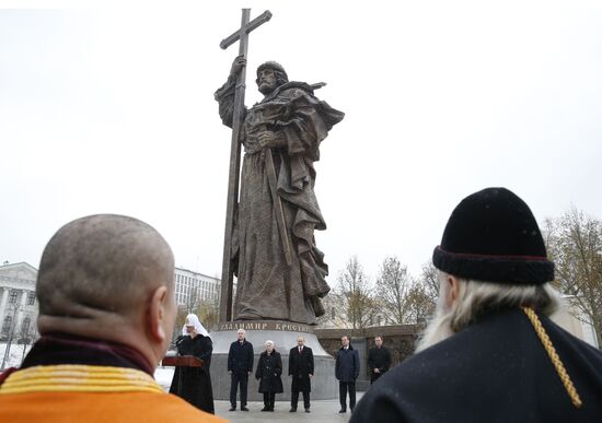 Russian President Vladimir Putin, Prime Minister Dmitry Medvedev attend ceremony to unveil Prince Vladimir monument in Moscow