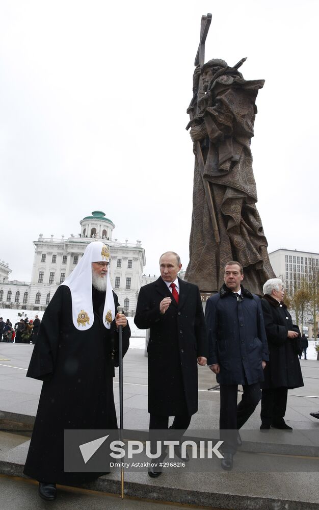 Russian President Vladimir Putin, Prime Minister Dmitry Medvedev attend ceremony to unveil Prince Vladimir monument in Moscow