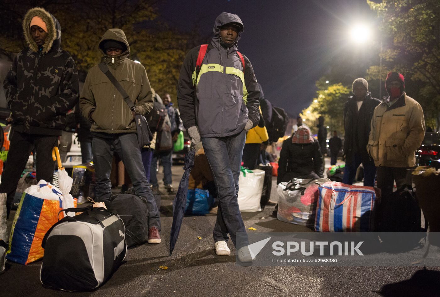 Large migrant camp cleared out in Paris
