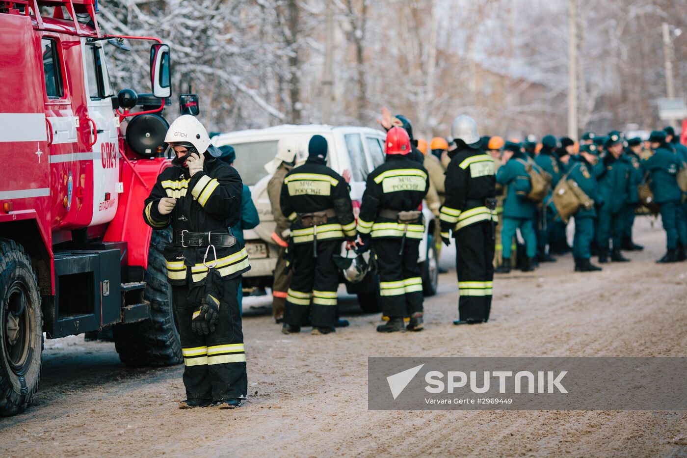 The Emergency Ministry's employees in Ivanovo's street (gas explosion took place in a residential house in Minskaya Street). Location: Russia, Ivanovo. Author: Varvara Gert'e/Sputnik. Consequences of gas explosion in residential house in Ivanovo