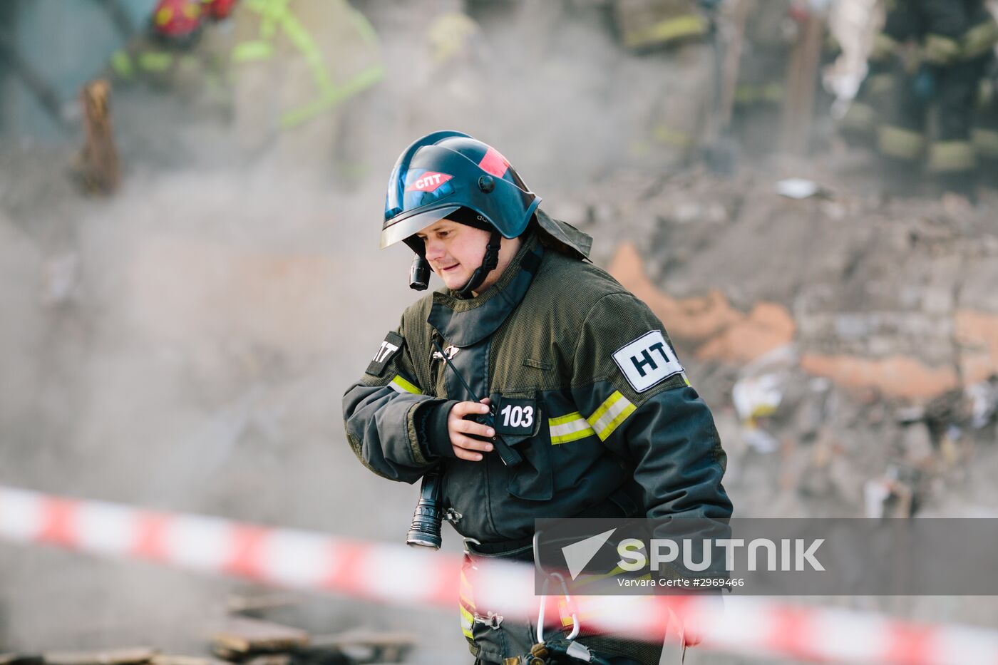 The Emergency Ministry's employee at an explosion site at a residential house on Minskaya Street in Ivanovo. Location: Russia, Ivanovo. Author: Varvara Gert'e/Sputnik. Consequences of gas explosion in residential house in Ivanovo