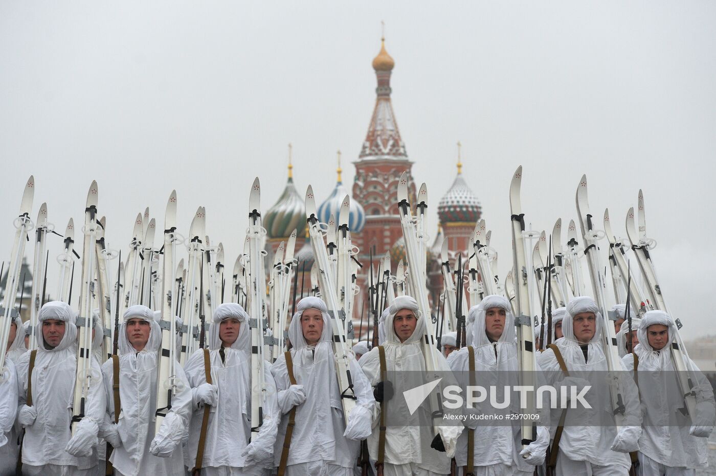 March commemorating 75th anniversary of 1941 military parade on Red Square