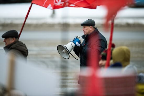 Processions marking 99th anniversary of October Revolution