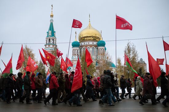 Processions marking 99th anniversary of October Revolution