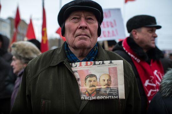 Processions marking 99th anniversary of October Revolution