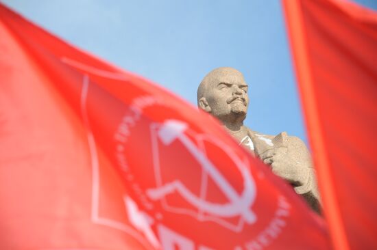 Processions marking 99th anniversary of October Revolution