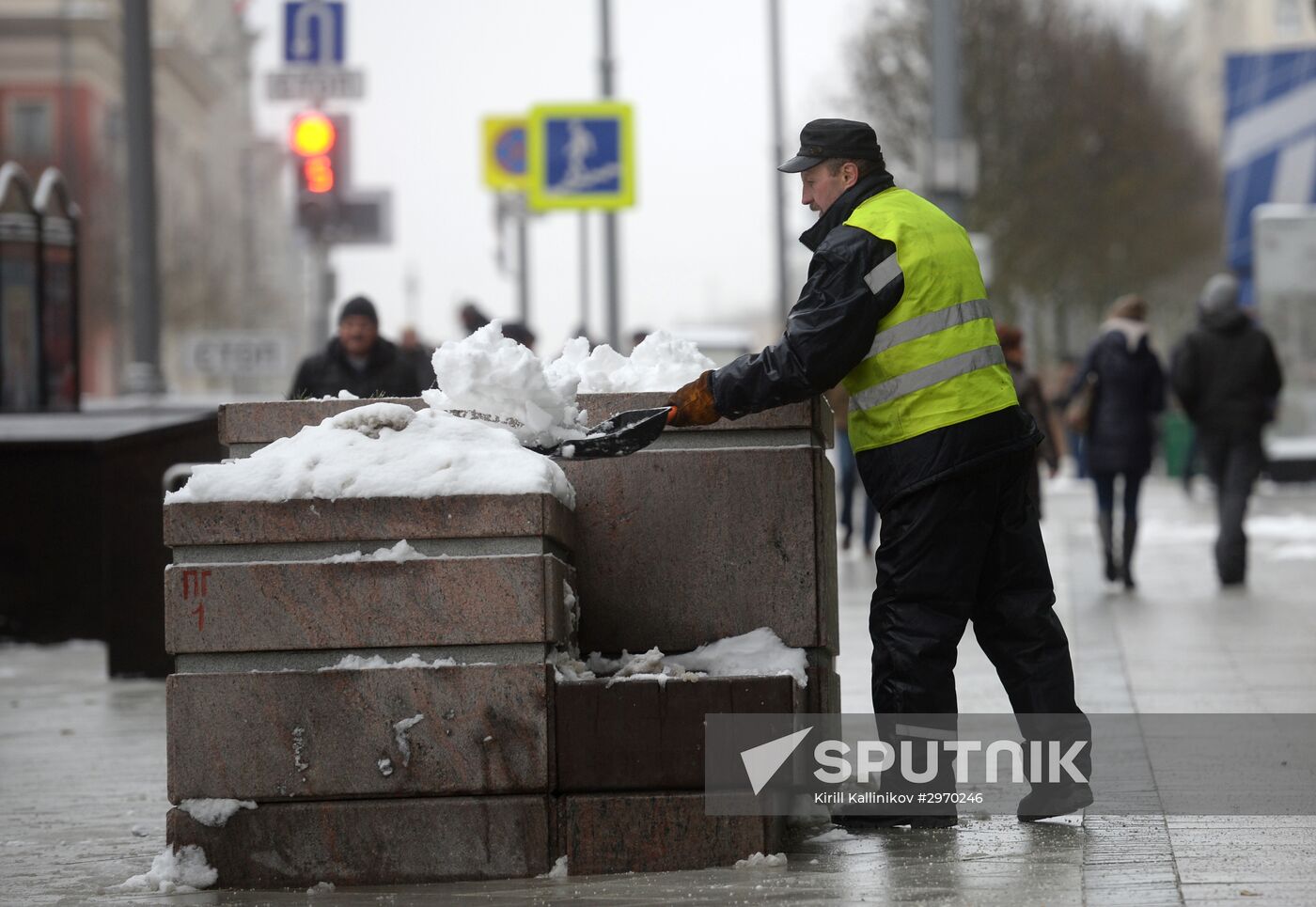 Cleaning snow in Moscow