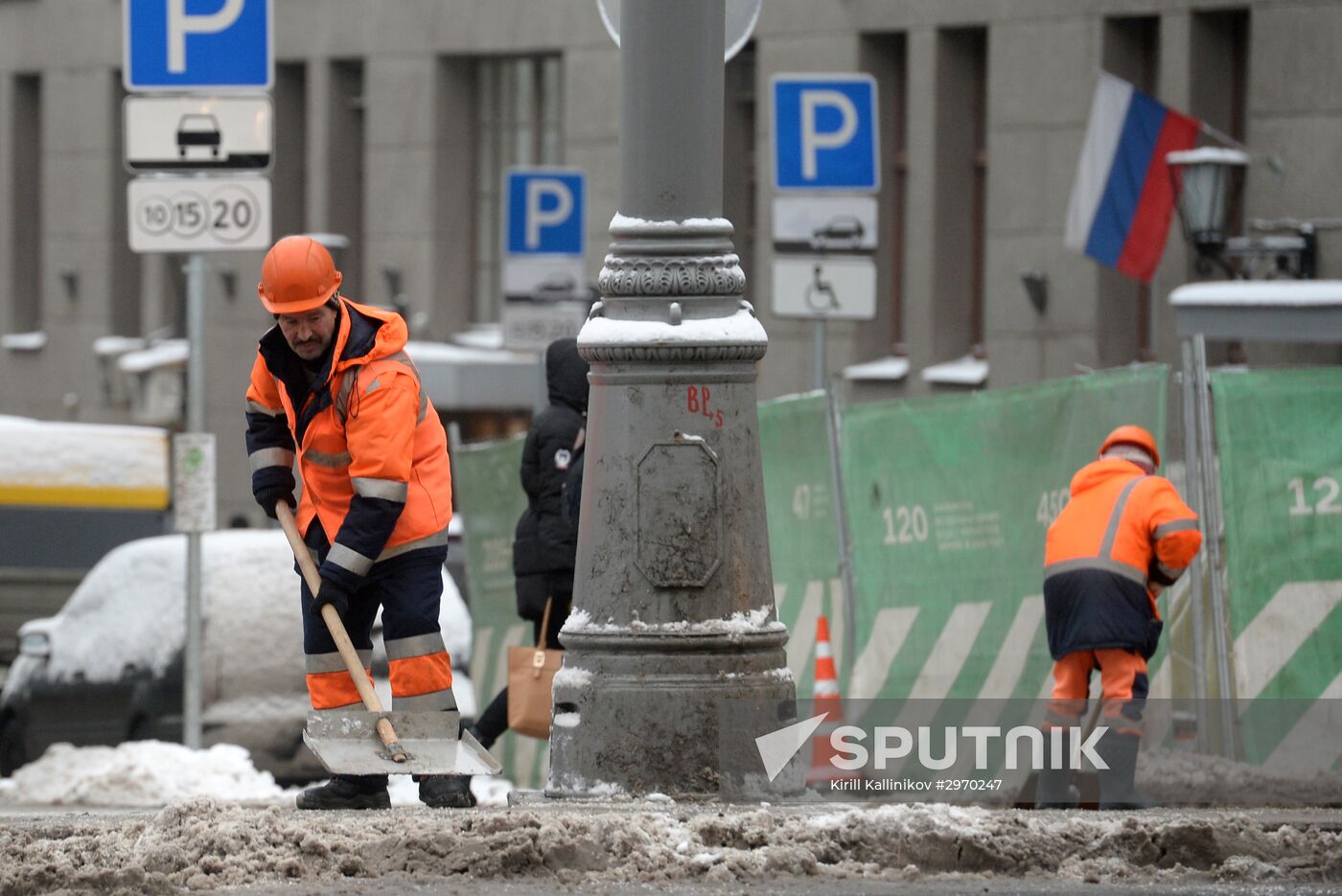Cleaning snow in Moscow