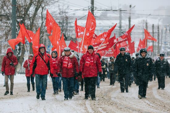 Processions marking 99th anniversary of October Revolution