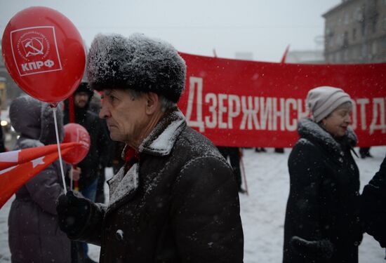 Processions marking 99th anniversary of October Revolution in Russian regions