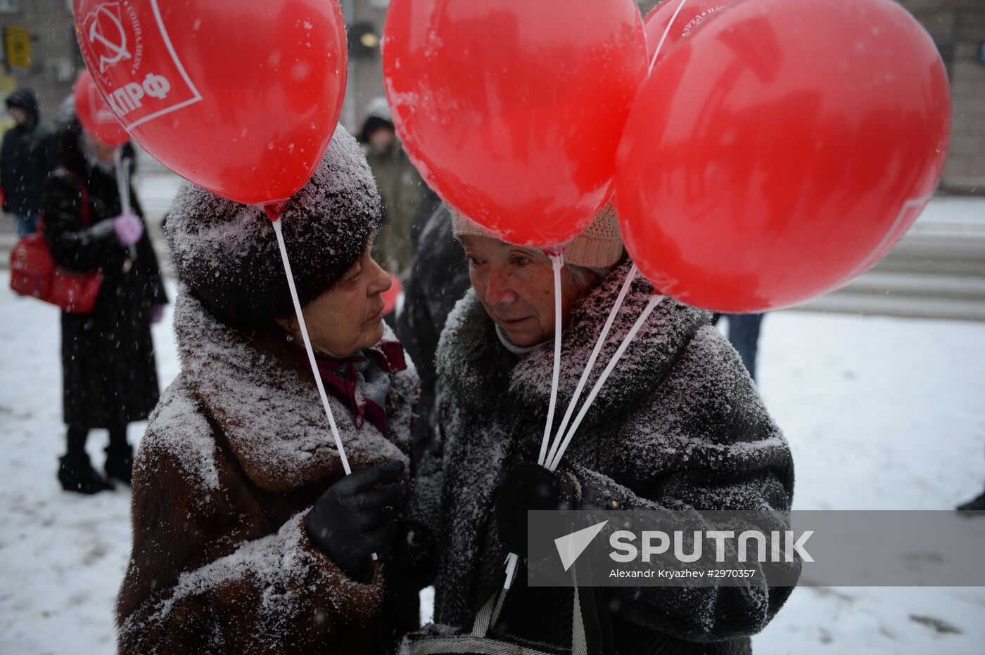 Processions marking 99th anniversary of October Revolution in Russian regions