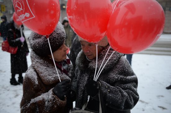 Processions marking 99th anniversary of October Revolution in Russian regions