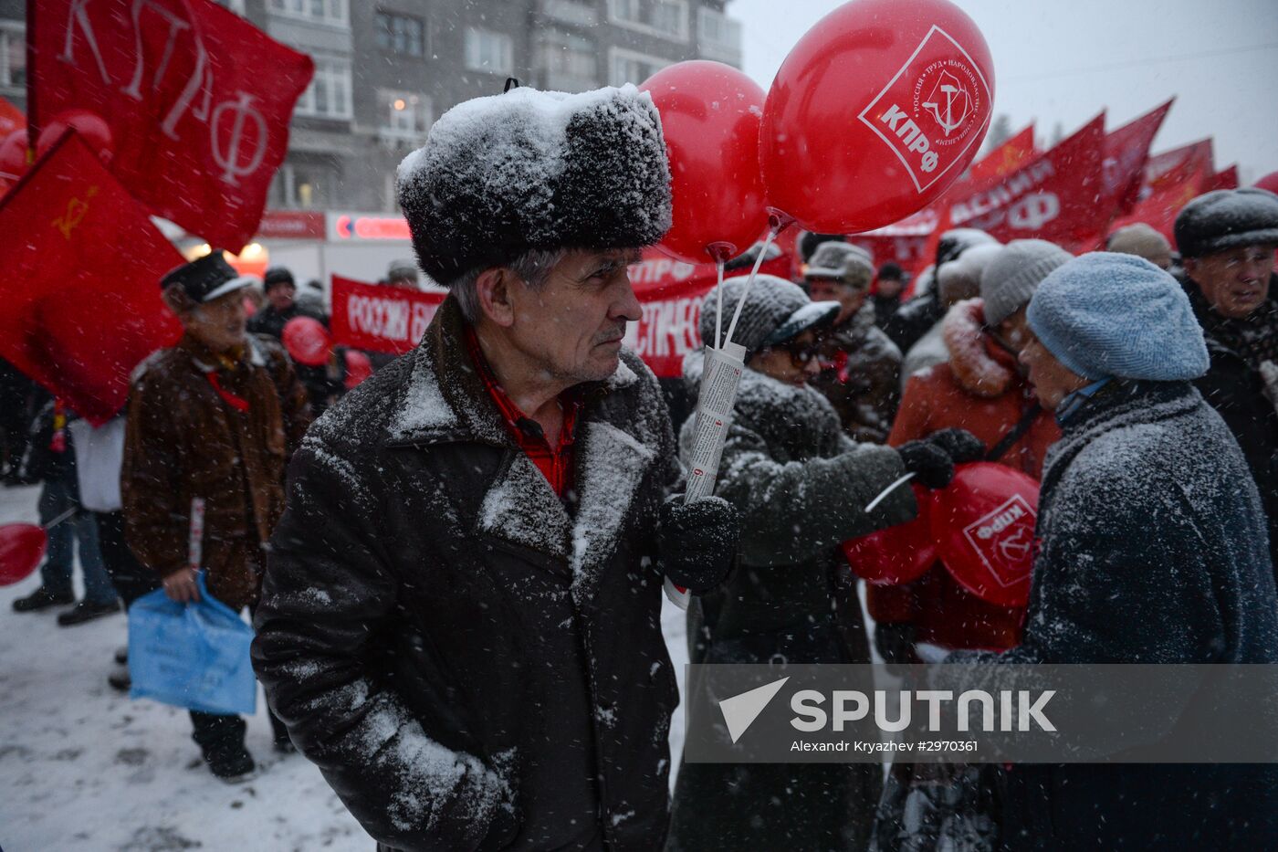 Processions marking 99th anniversary of October Revolution in Russian regions