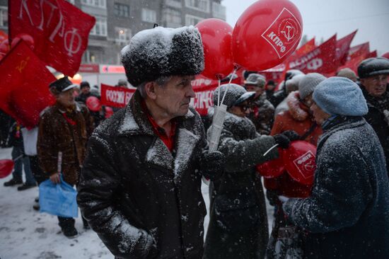 Processions marking 99th anniversary of October Revolution in Russian regions