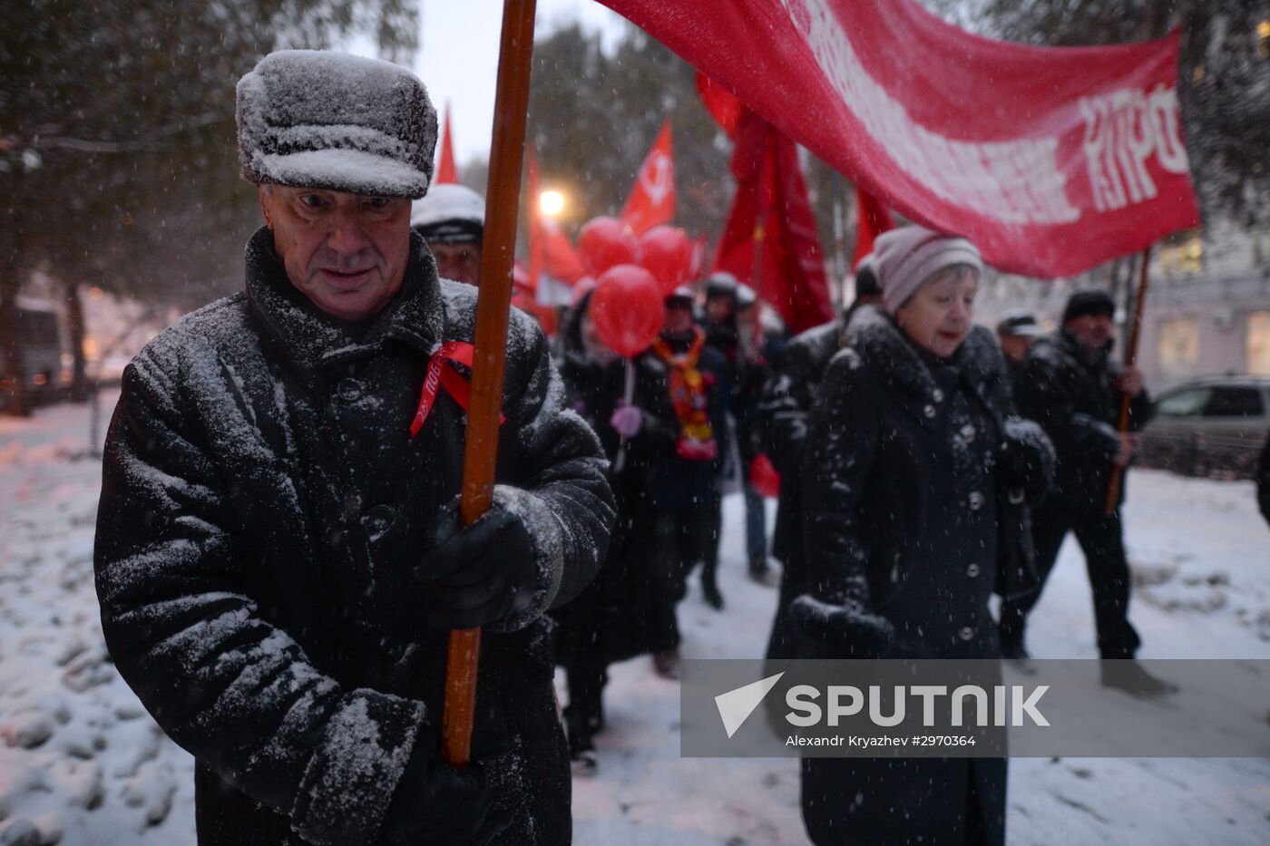 Processions marking 99th anniversary of October Revolution in Russian regions