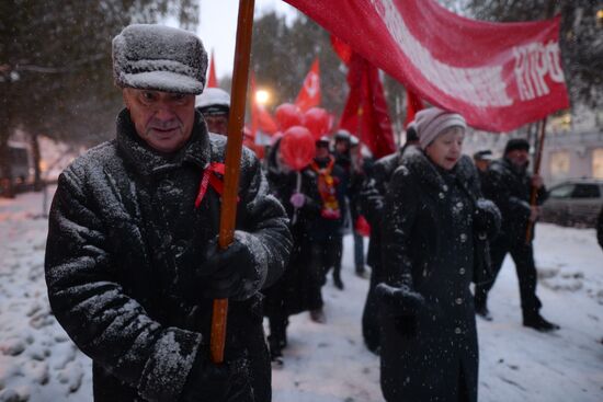 Processions marking 99th anniversary of October Revolution in Russian regions