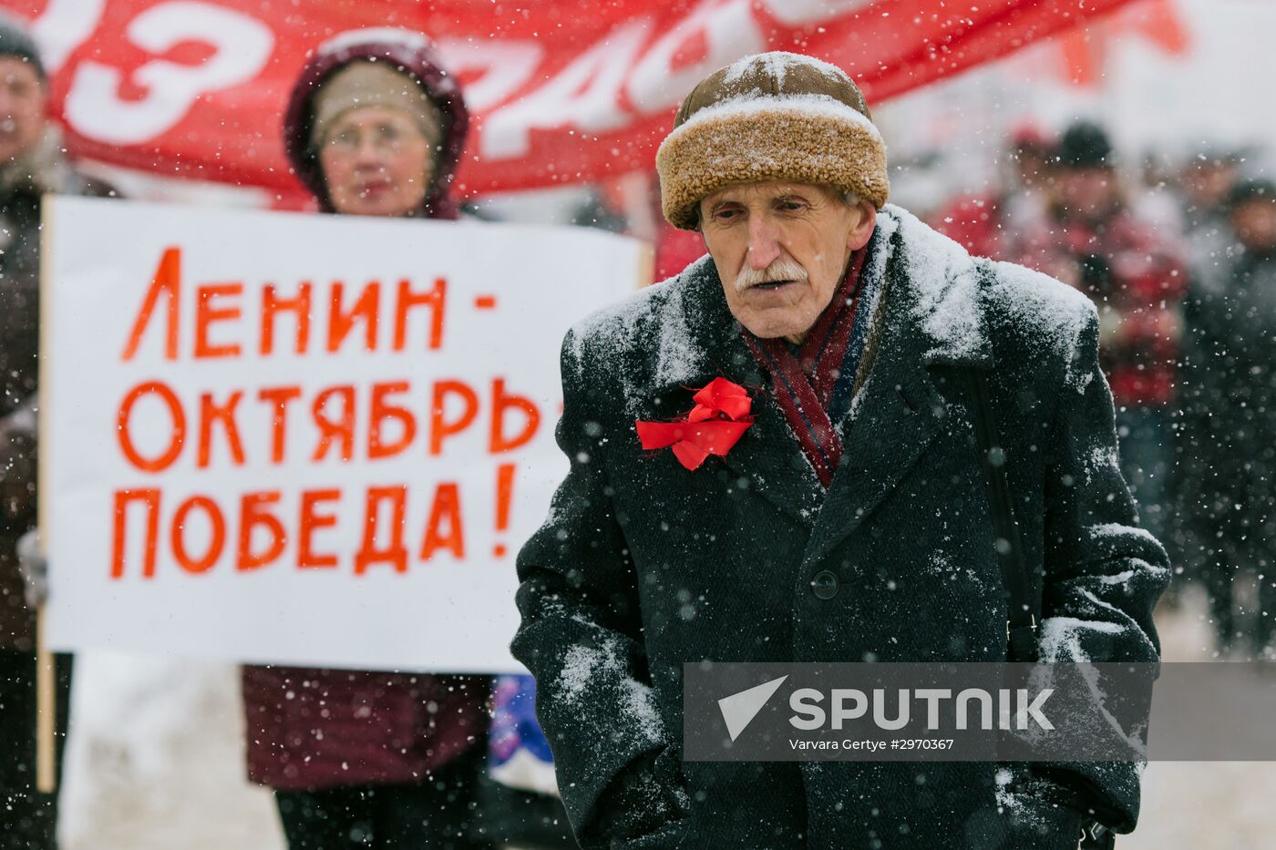 Processions marking 99th anniversary of October Revolution in Russian regions