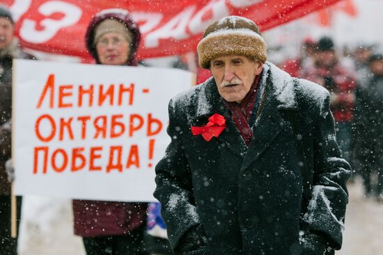Processions marking 99th anniversary of October Revolution in Russian regions
