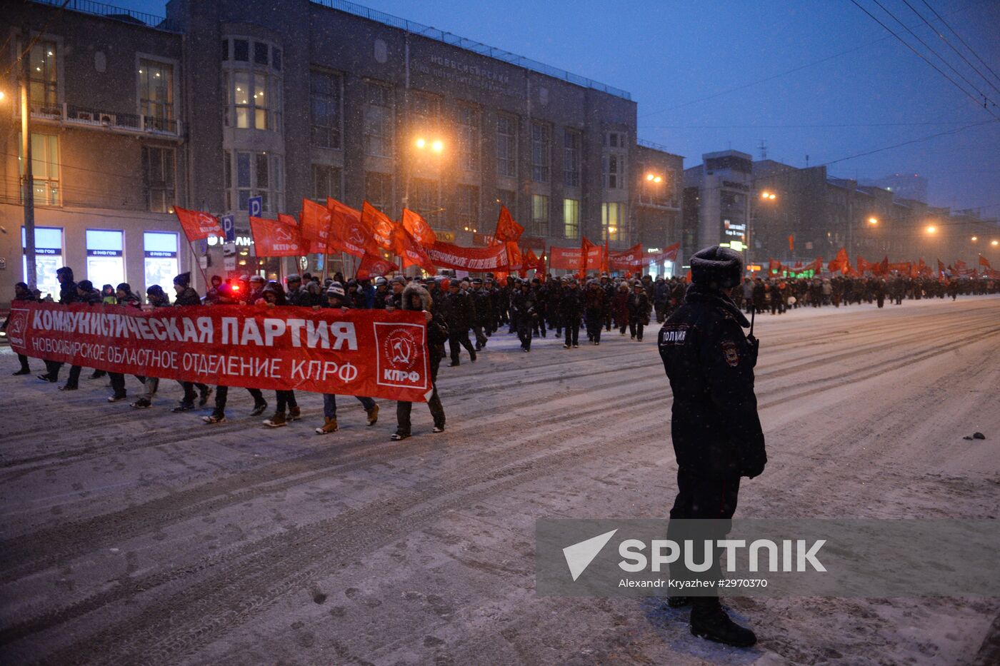 Processions marking 99th anniversary of October Revolution in Russian regions