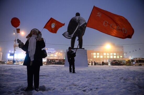 Processions marking 99th anniversary of October Revolution in Russian regions