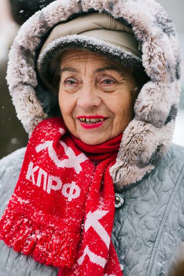 Processions marking 99th anniversary of October Revolution in Russian regions