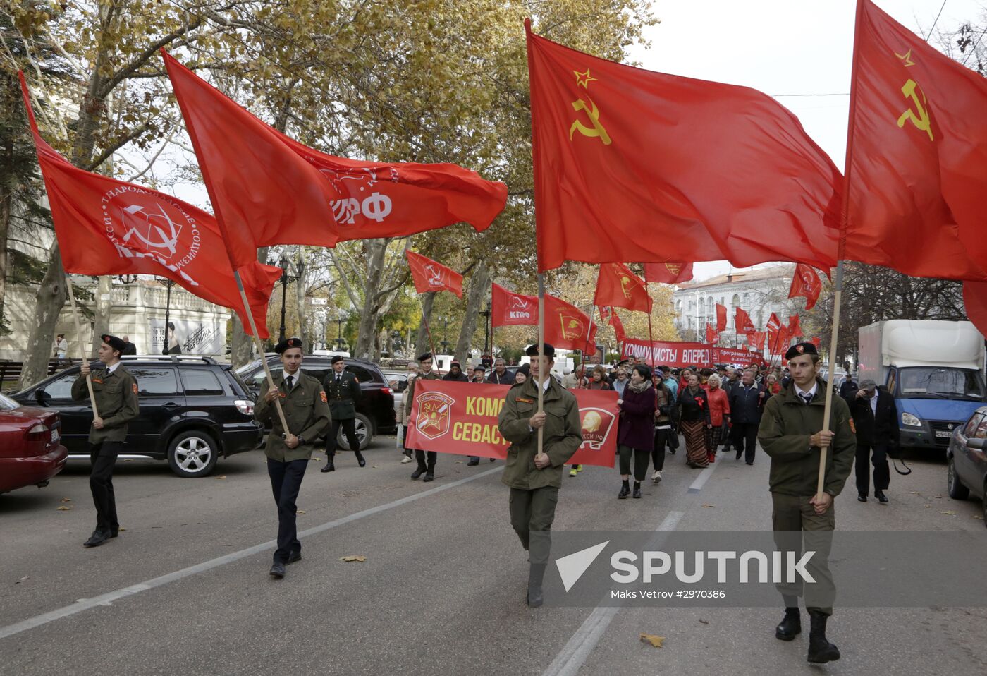 Processions marking 99th anniversary of October Revolution in Russian regions