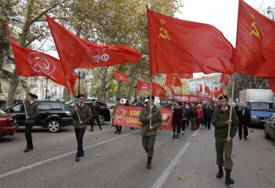 Processions marking 99th anniversary of October Revolution in Russian regions