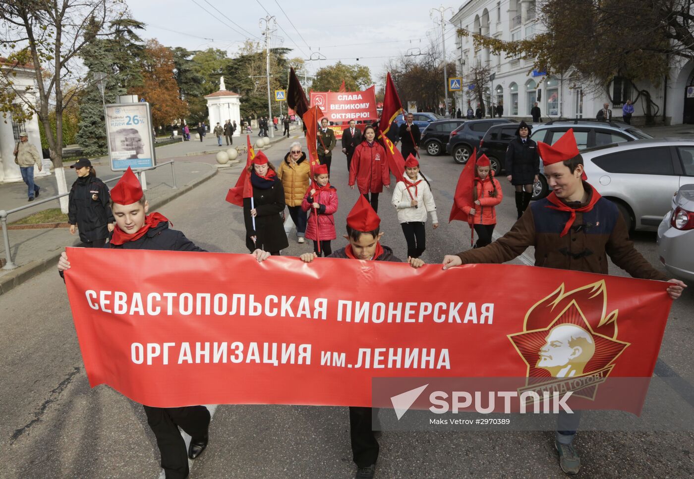 Processions marking 99th anniversary of October Revolution in Russian regions