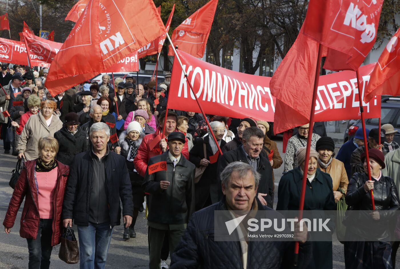 Processions marking 99th anniversary of October Revolution in Russian regions