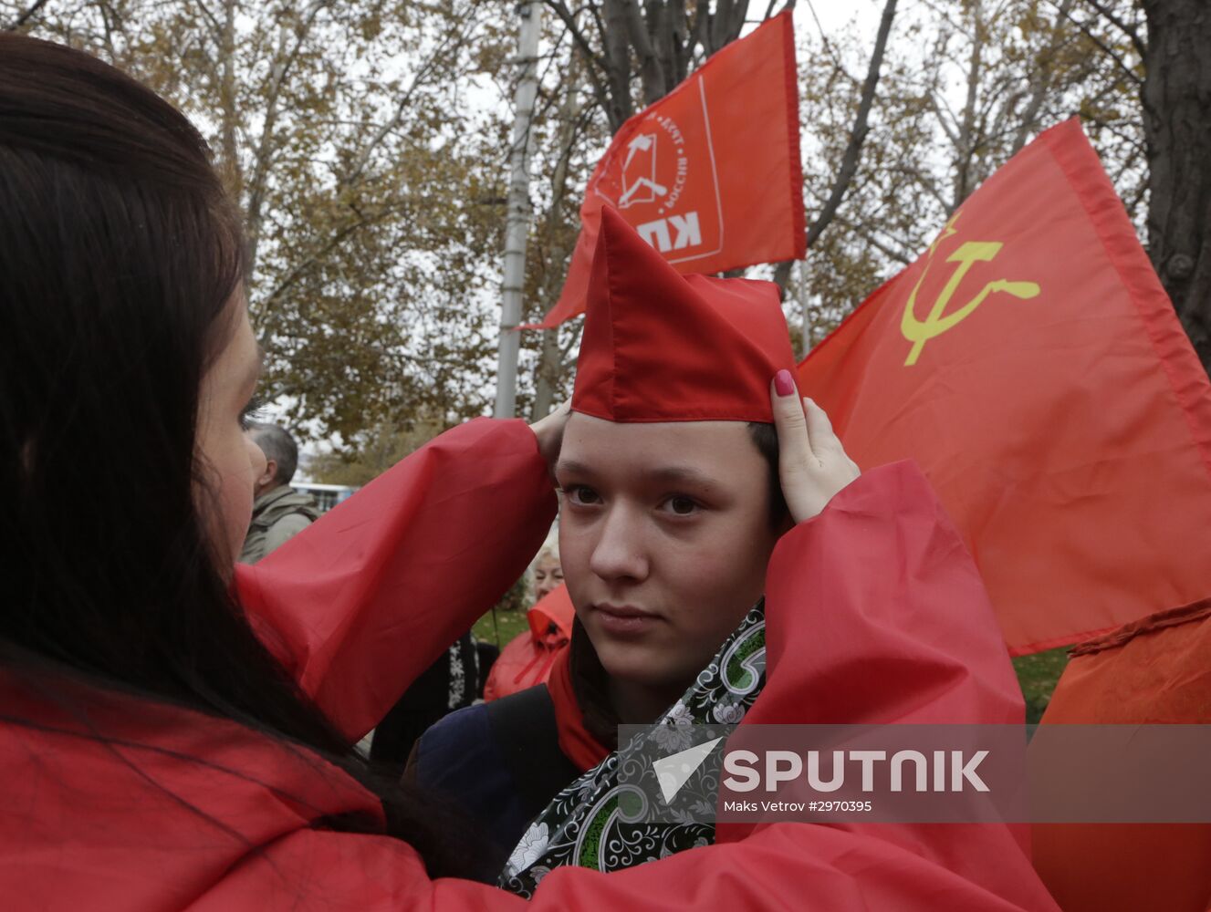 Processions marking 99th anniversary of October Revolution in Russian regions
