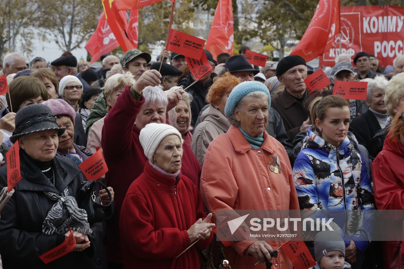 Processions marking 99th anniversary of October Revolution in Russian regions
