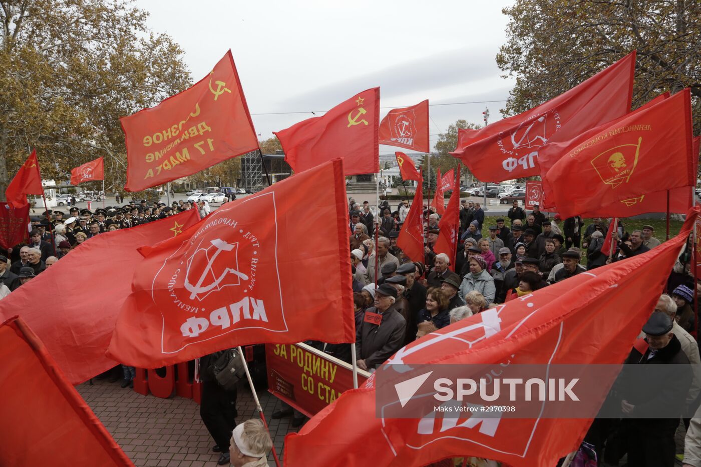 Processions marking 99th anniversary of October Revolution in Russian regions
