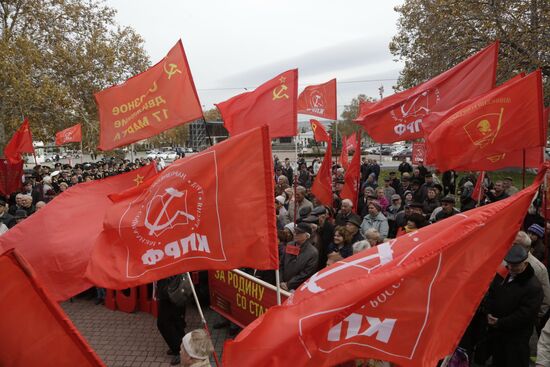 Processions marking 99th anniversary of October Revolution in Russian regions