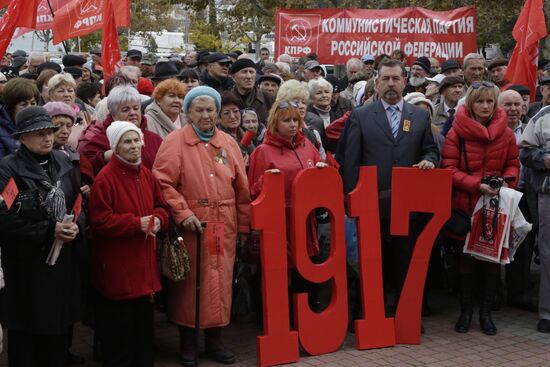 Processions marking 99th anniversary of October Revolution in Russian regions