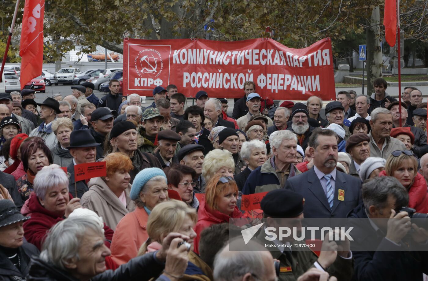 Processions marking 99th anniversary of October Revolution in Russian regions