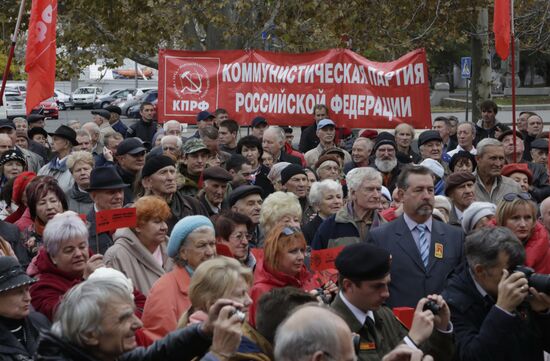 Processions marking 99th anniversary of October Revolution in Russian regions