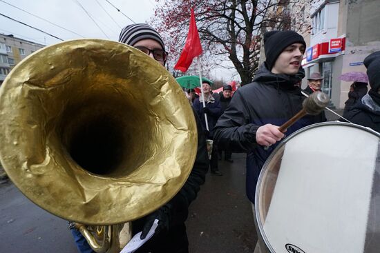 Processions marking 99th anniversary of October Revolution