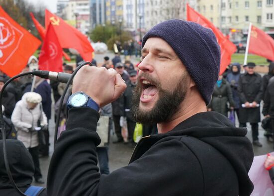 Processions marking 99th anniversary of October Revolution