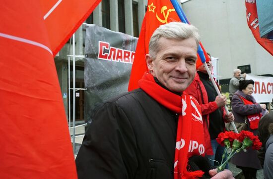 Processions marking 99th anniversary of October Revolution