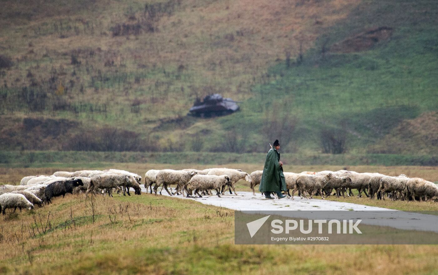 Drill of Russian, Belarusian and Serbian airborne forces "Slavic Fraternity-2016"